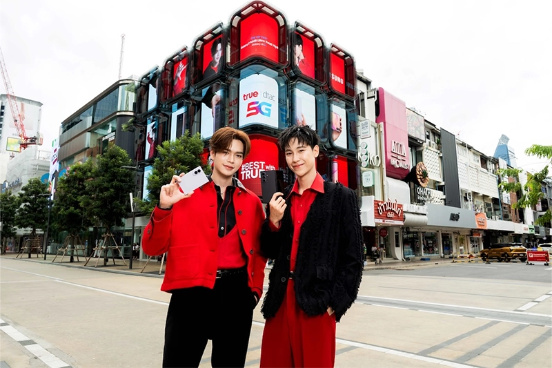จูเนียร์ ปณชัย และ มาร์ค จิรันธนิน ร่วมเปิดตัวโปรโมชันสั่งจอง Samsung Galaxy Z Fold8 Series และ Z Flip8 จาก ทรู ดีแทค 5G